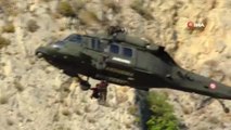 Film gibi kurtarma operasyonu: Jandarma, kayalıklarda mahsur kalan paraşütçüleri böyle kurtardı