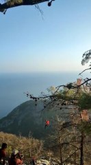 Marmaris'te kayalık alana düşen çoban, jandarma helikopteriyle kurtarıldı