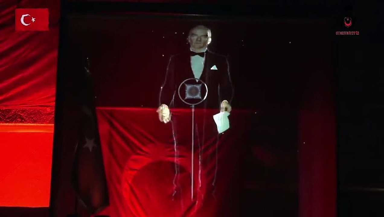BJK Stadı'nda Cumhuriyet coşkusu! Hologramla Atatürk'ün sesinden Nutuk'u dinlettiler