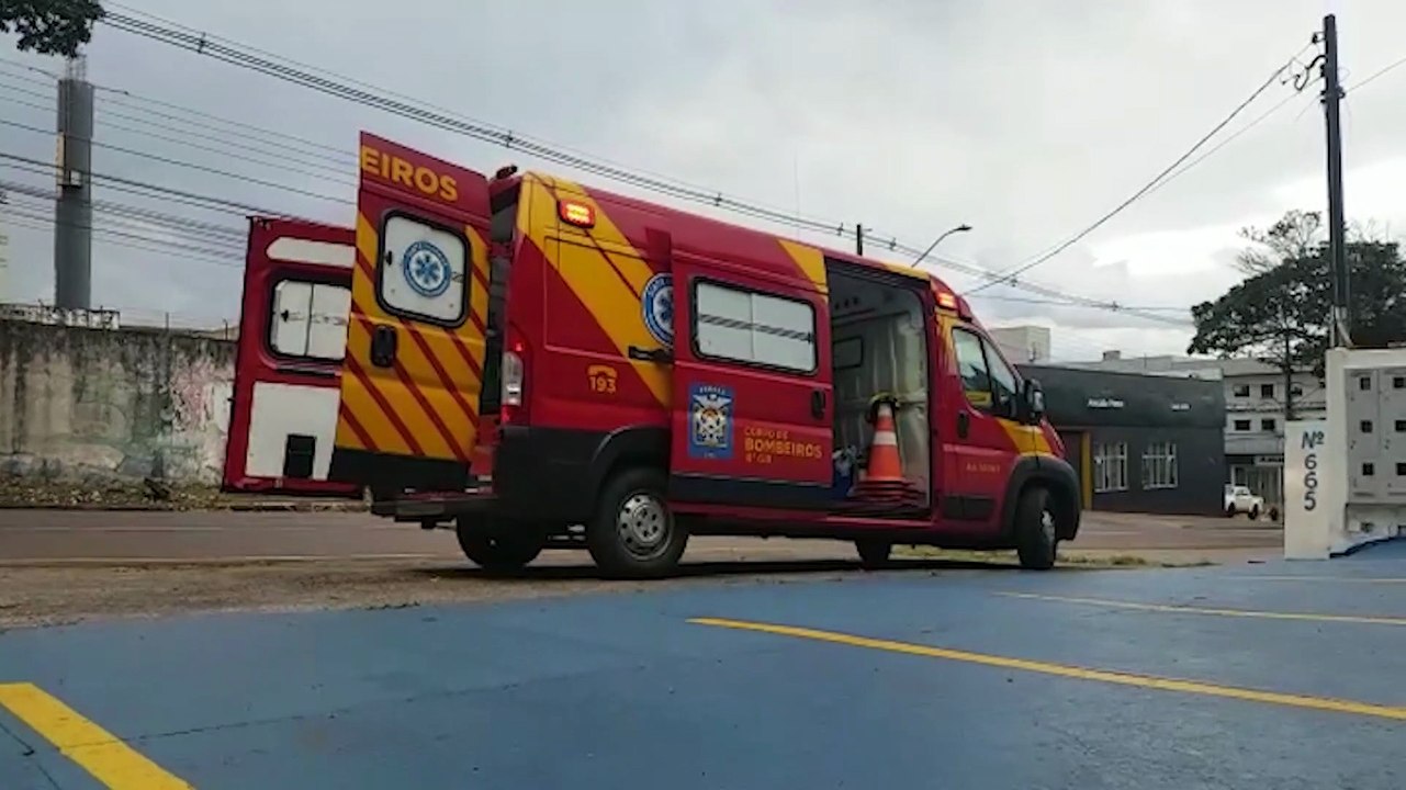 Rapaz fica ferido ao sofrer queda de telhado em residência no Centro