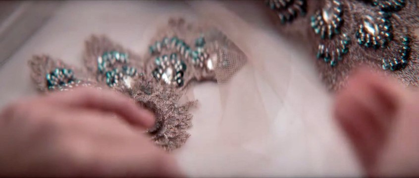 Une Robe Pour Mrs Harris Film Extrait - Suis-je au paradis?