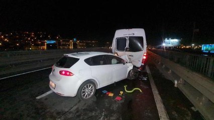 DÜĞÜNDEN DÖNENLERİN TAŞINDIĞI MİNİBÜSE OTOMOBİL ÇARPTI: 6 YARALI