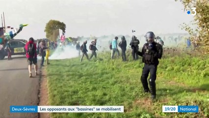 Download Video: Deux-Sèvres : Regardez les images des incidents qui ont fait de nombreux blessés parmi les gendarmes et les militants lors d’une mobilisation contre une «méga bassine», un chantier de réserve d’eau de Sainte-Soline