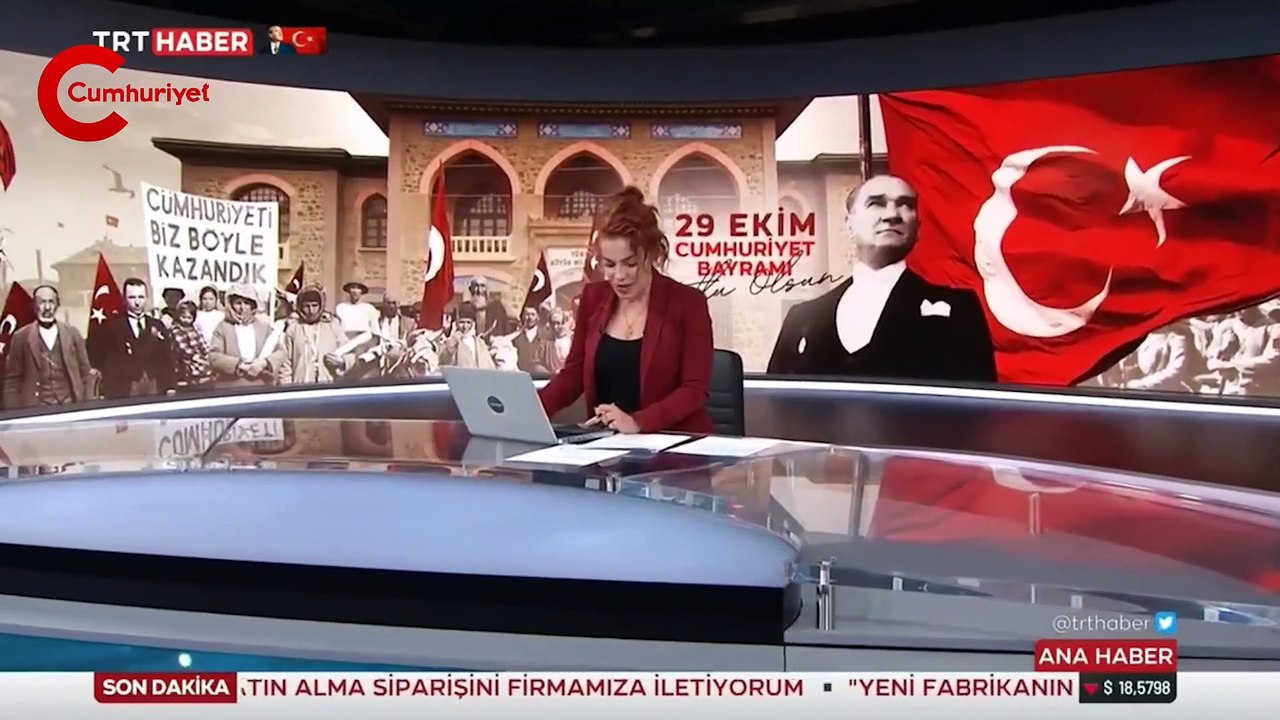 TRT spikeri Deniz Demir, '29 Ekim' mesajında İslam ümmetini hedef aldı: "Bizi ümmet olmaktan çıkarıp.."