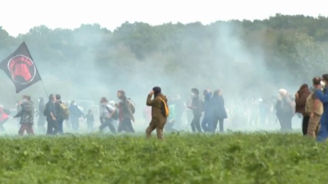 Deux-Sèvres : la manifestation contre la mégabassine vire à l'affrontement contre les forces de l'ordre