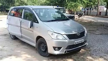 Video : कार के शीशे साफ कर रहे चालक को पीछे से आ रही एक कार ने मारी,  चालक की मौत