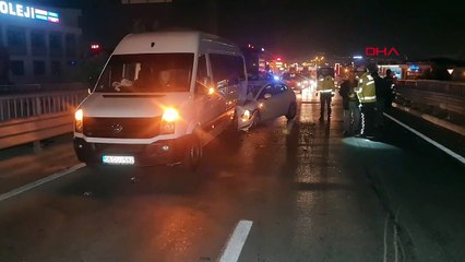 Düğünden dönenleri taşıyan minibüse otomobil çarptı: 6 yaralı