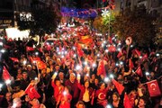 Balçova'da Kortej Yürüyüşüne Binlerce Yurttaş Katıldı