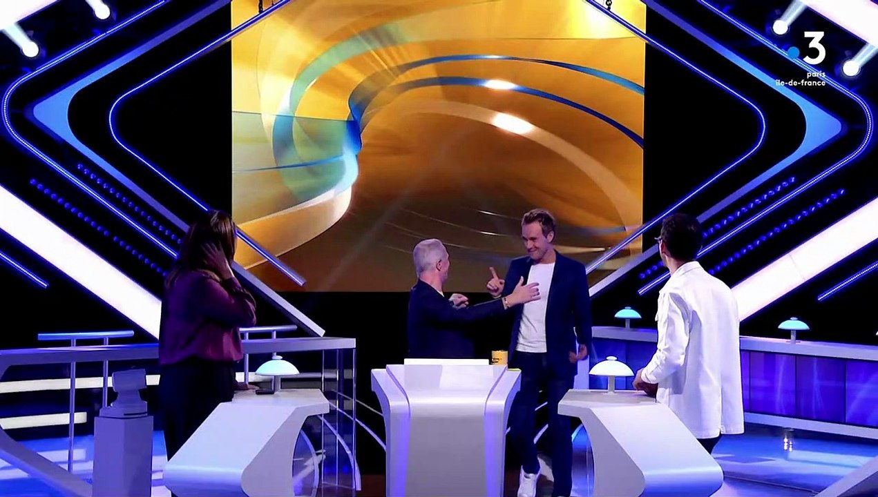 "Questions pour un champion" : Cyril Féraud rem...