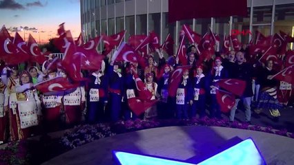 KÜÇÜKÇEKMECE'DE CUMHURİYET'İN 99. YILI 'ÖZGÜRLÜK YÜRÜYÜŞÜ' İLE KUTLANDI