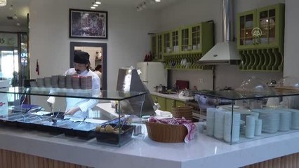 Kırım Tatar mutfağının aile mirası lezzetlerini sunmak için memurluktan ayrıldı