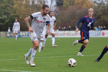 Harnik-Doppelpack inklusive: Dassendorf fertigt HSV III ab