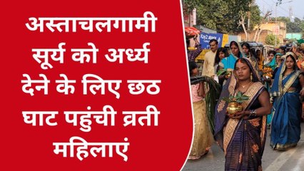 गाजीपुर: कांच ही बांस की बहंगिया गीत से गूंजा छठ घाट जाने वाली सड़क