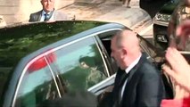 الرئيس اللبناني يغادر القصر الرئاسي بحضور مناصريه