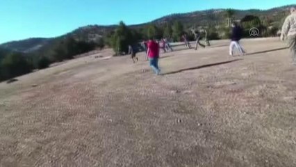 AFYONKARAHİSAR - Köy sakinleri su bidonu ile futbol oynadı