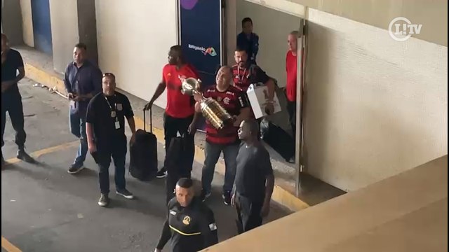 Tricampeões da Libertadores desembarcam no Rio de Janeiro