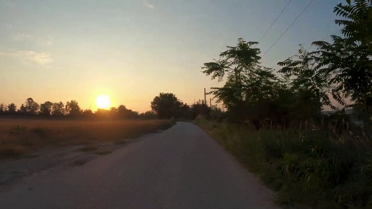 Laaer Berg (Unteres Feld) mit dem Rad (Sonnenaufgang)