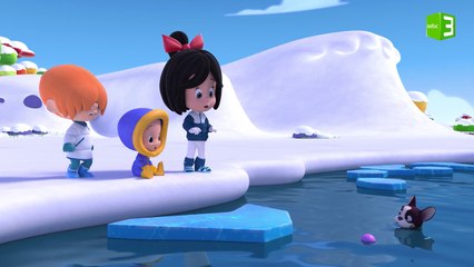 الأخوات لا يستطيعون اللعب بسبب ذوبان الثلج 