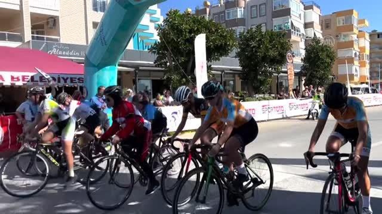 Türkiye Bisiklet Şampiyonası'nın 8. etap sezon kapanışı "kriteryum" yarışıyla sona erdi