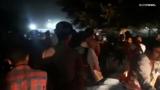 Tragedia en la India, decenas de muertos al colapsar un puente colgante en el estado de Gujarat