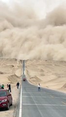 Gumpalan pasir di atas langit