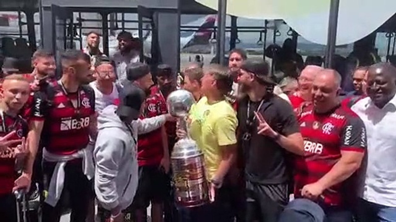 Bolsonaro recepciona jogadores do Flamengo