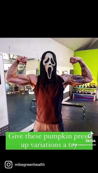 Halloween workout - pumpkin press up tips