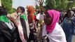 السودانيون يطالبون بحكم مدني والشرطة ترد على المتظاهرين بالغاز المسيل للدموع