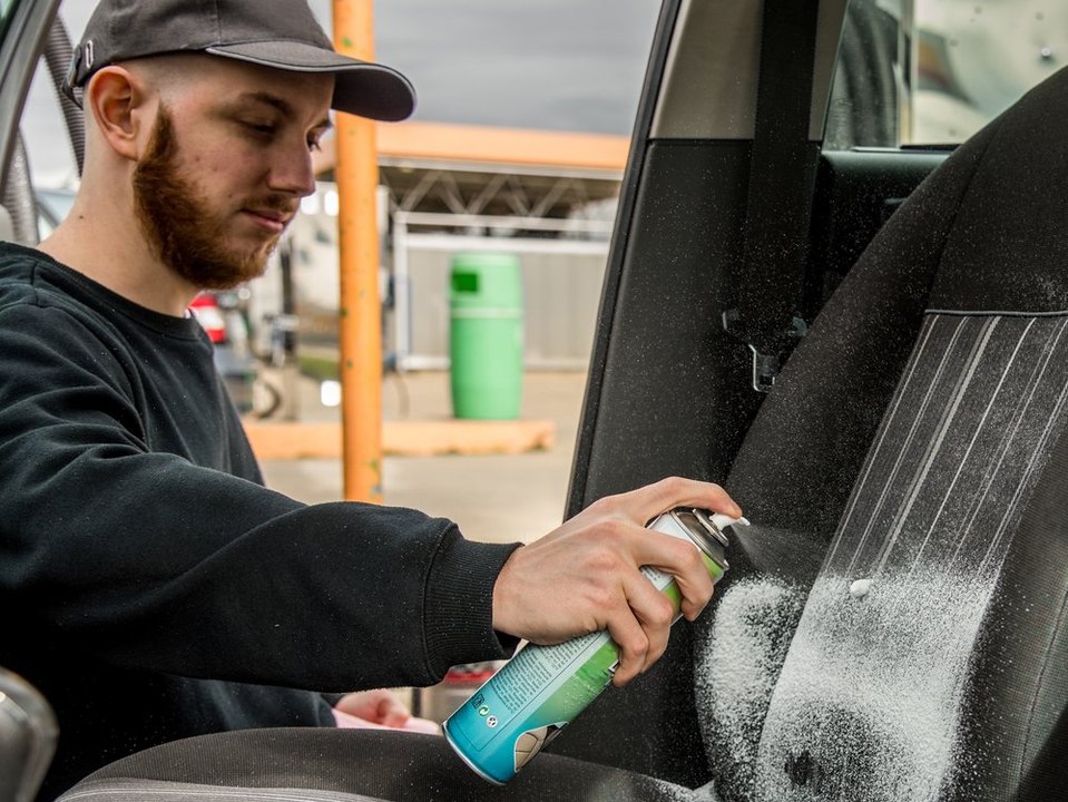 Polsterreiniger im Test: Das sind die drei besten!