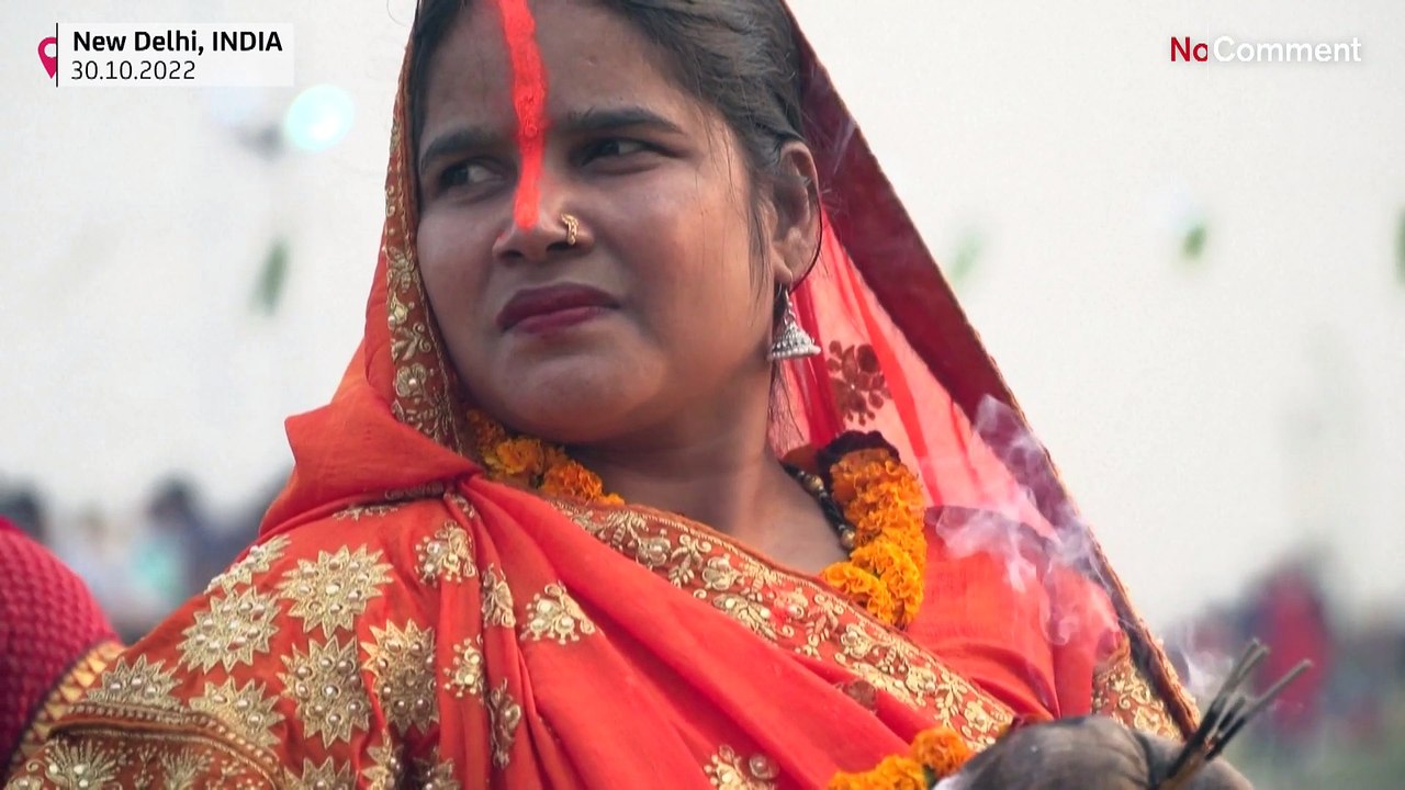 Tausende Gläubige baden in verschmutztem Fluss