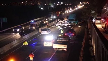 Kamyona çarparak devrilen tırdaki 1 kişi öldü, 1 kişi yaralandı