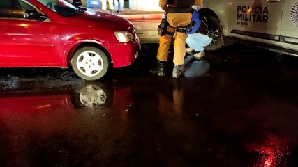 Condutor colide em viatura da PM que fechava via para proteger eleitores na Av. Brasil