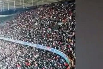 Beşiktaş taraftarı İzmir marşı söyledi, Akit çıldırdı