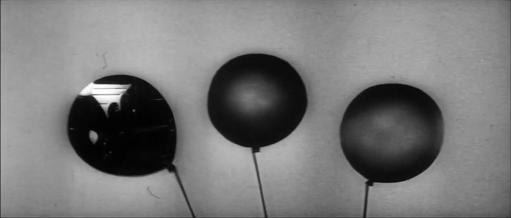 Un, deux, trois Bande-annonce (EN)