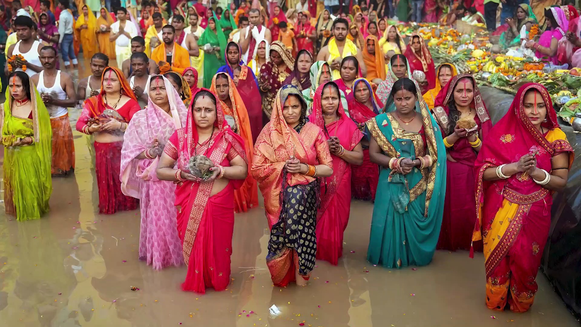 Chhath Puja 2022: उगते सूरज को अर्घ्य, घाटों पर दिखा भक्ति, आस्था और प्रकृति का खूबसूरत नजारा