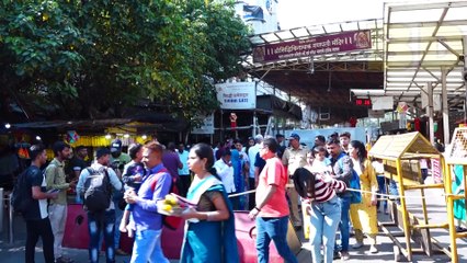 Kantra Fame Actor Rishab Shetty After Success Film Visit Mumbai Siddhivinayak Temple For Pray