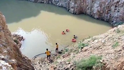 गड्ढे में डूबने से युवक की मौत