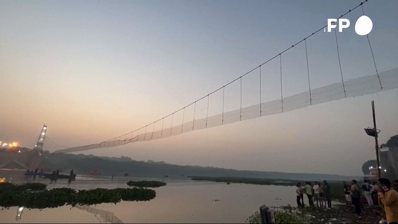 Mehr als 130 Tote nach Einsturz einer Brücke in Indien