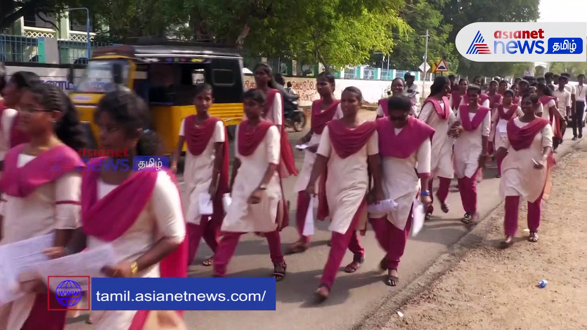 நெல்லையில் தேச ஒற்றுமைக்கான பேரணி; கல்லூரி மாணவிகள் பங்கேற்பு!!