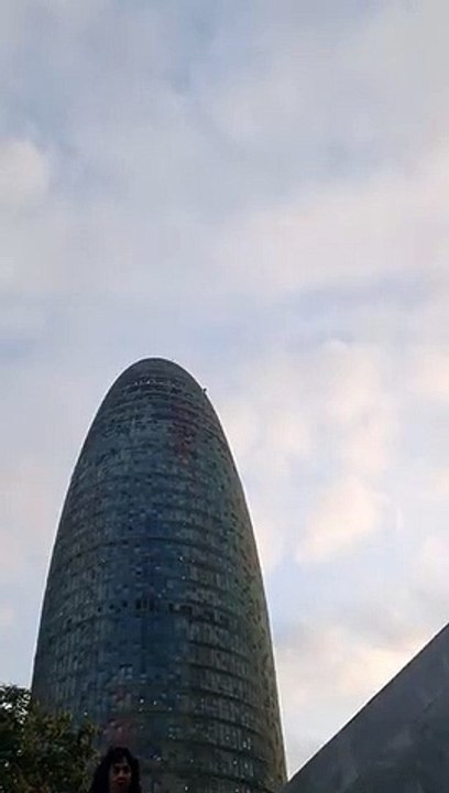 Escalan la Torre de Gl`òries