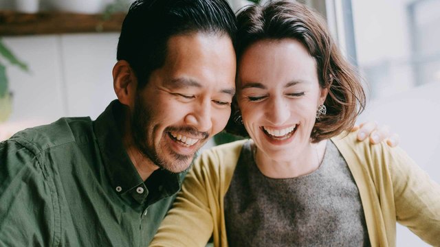 Glückskinder im November: Diese 3 Sternzeichen verlieben sich jetzt!