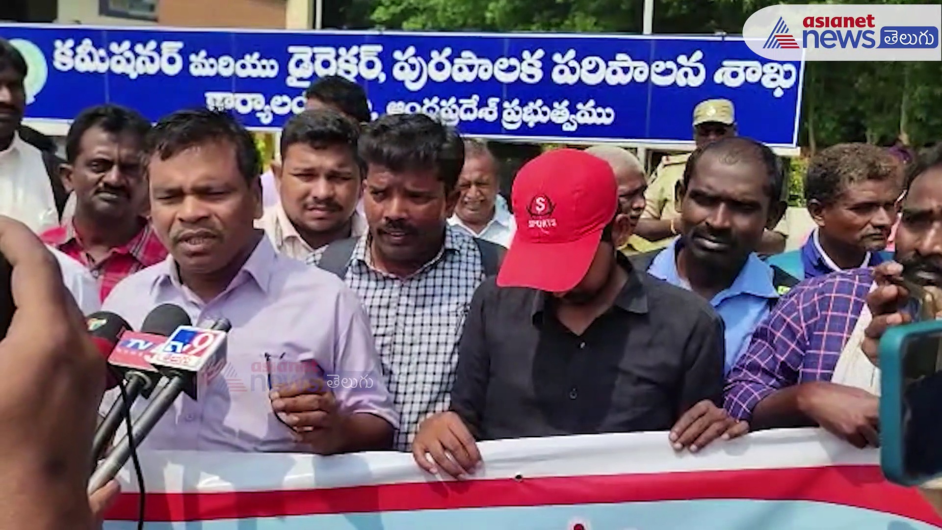 అర్హులందరికీ నేతన్న నేస్తం అందించాలంటూ... ఏపీలో చేనేత కార్మిక సంఘం ఆందోళన