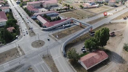 Sivas'ta ilginç üst geçit: 20 metrelik yol 200 metreye çıktı