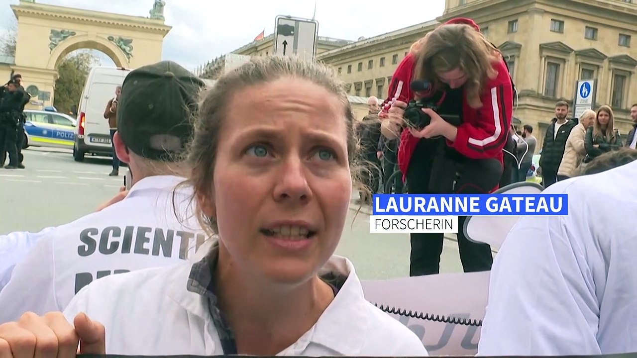 Jetzt kleben sich auch Wissenschaftler an Straßen fest