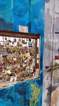 Insécurité : Dans une vidéo, Eric Zemmour montre les vendeurs à la sauvette, les jeux d'argent... Place du Trocadéro à Paris, sans parler des déchets sur le sol !