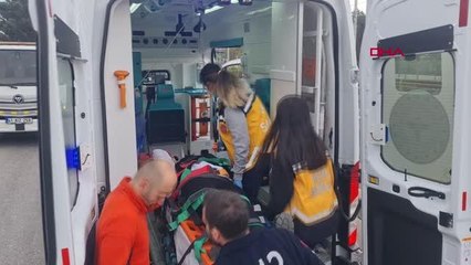 LÜKS CİP YÖN TABELASINA ÇARPTI 1 YARALI