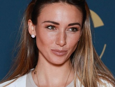 On a fait des soirées à trois plein de fois : séparée de Roger, Delphine Wespiser fait des confidences inattendues sur ses ex