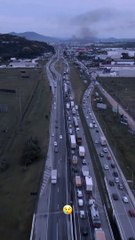 BR-101 tem trecho bloqueado por manifestantes em Itajaí