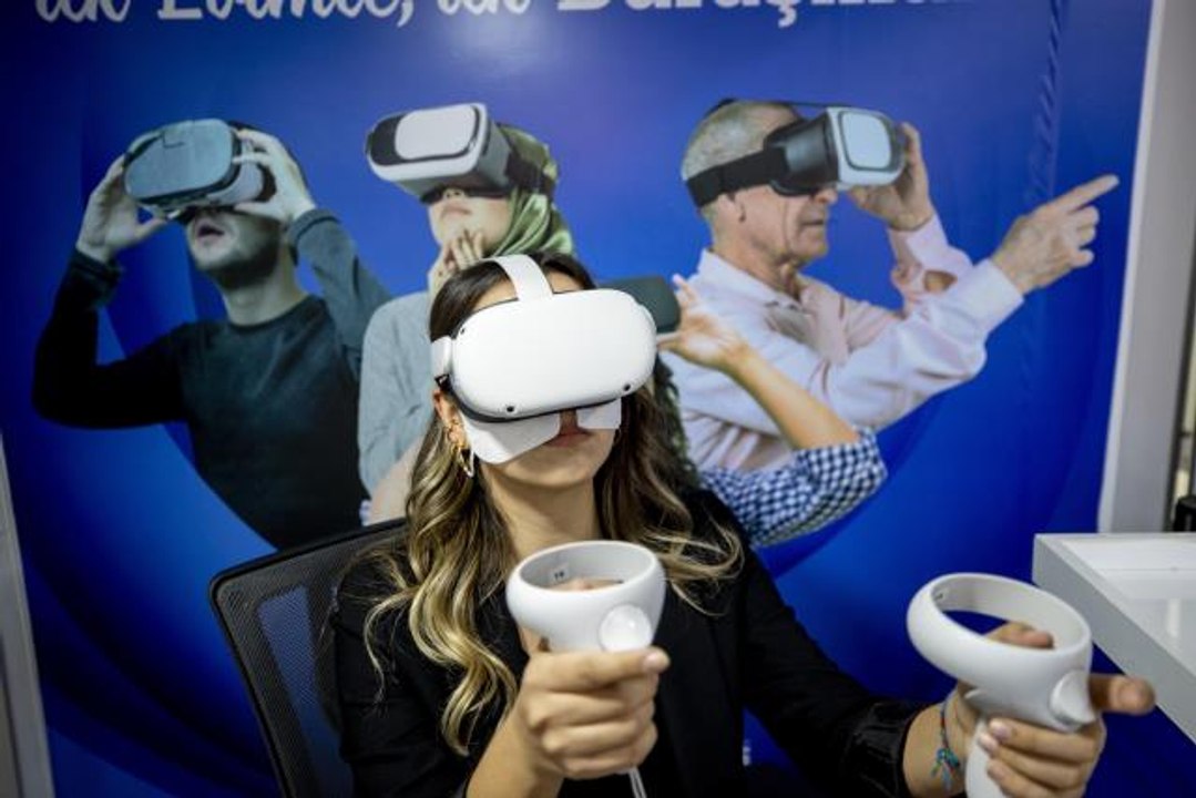 "İlk Evim, İlk İş Yerim" ile "İlk Evim Arsa" projelerinin tanıtım tırı Antalya'ya geldi