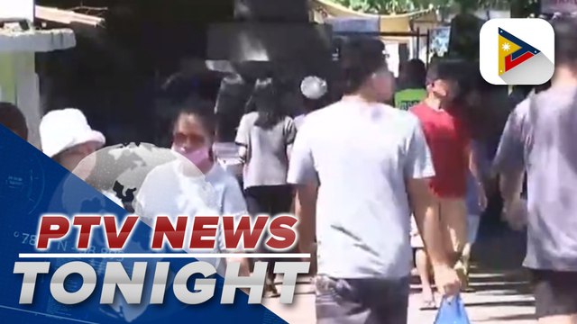 Davaoeños visit departed loved ones in cemeteries